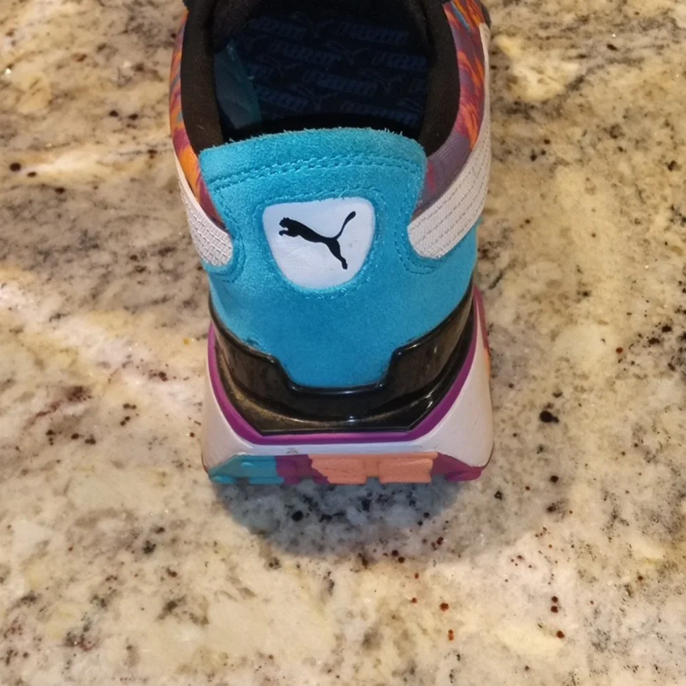 Puma - Picture 4 of 5